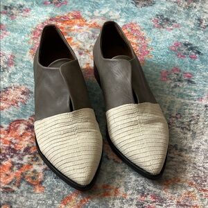 COCLICO Two-Tone Pointed Toe Loafers in Gray and Cream